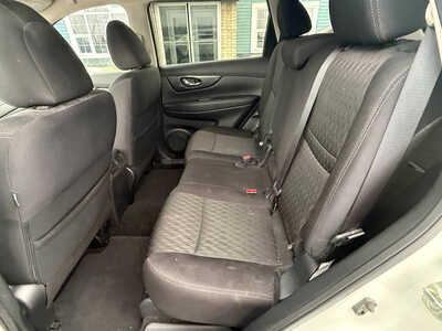 2020 Nissan Rogue, $17766. Photo 7