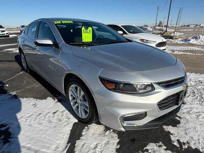 2017 Chevrolet Malibu, $9876. Photo 3