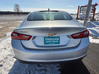 2017 Chevrolet Malibu, $9876. Photo 4