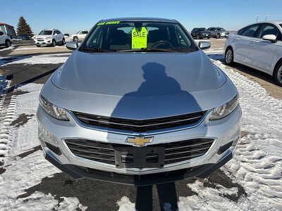 2017 Chevrolet Malibu, $9876. Photo 6