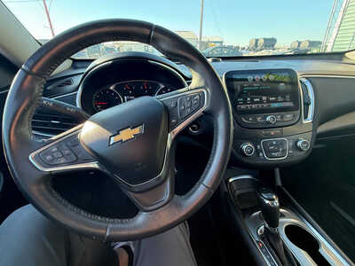 2017 Chevrolet Malibu, $9876. Photo 7