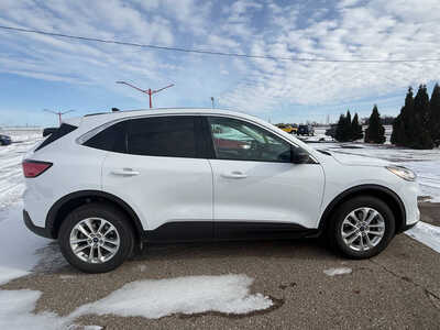 2022 Ford Escape, $16976. Photo 5