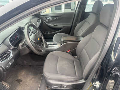 2016 Chevrolet Malibu, $11876. Photo 5