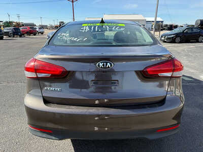 2017 Kia Forte, $11976. Photo 5