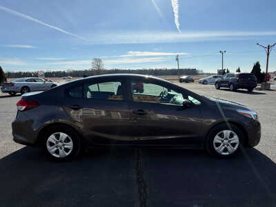 2017 Kia Forte, $11976. Photo 6