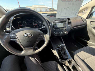 2017 Kia Forte, $11976. Photo 9