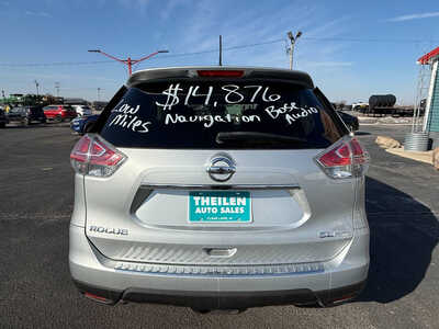 2016 Nissan Rogue, $14876. Photo 5