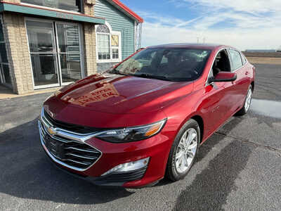 2019 Chevrolet Malibu, $11876. Photo 2