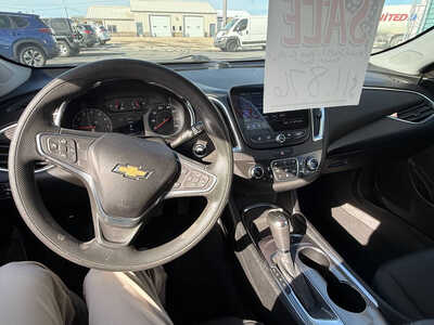 2019 Chevrolet Malibu, $11876. Photo 7