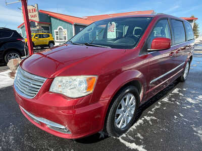 2016 Chrysler Town & Country, $5976. Photo 2