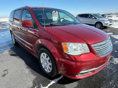 2016 Chrysler Town & Country, $5976. Photo 4