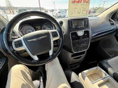 2016 Chrysler Town & Country, $5976. Photo 9