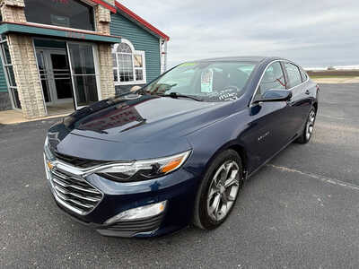 2020 Chevrolet Malibu, $13776. Photo 2