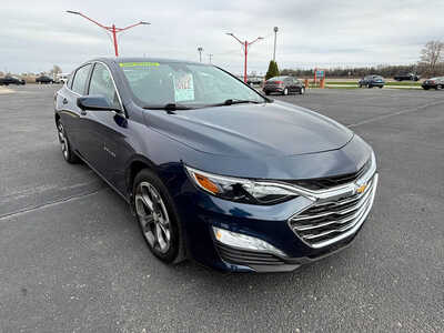 2020 Chevrolet Malibu, $13776. Photo 4