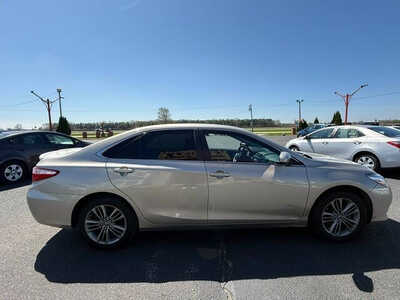 2016 Toyota Camry, $14976. Photo 5