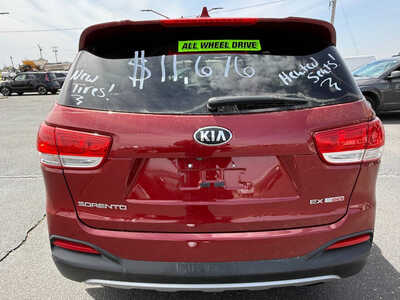 2016 Kia Sorento, $11676. Photo 6