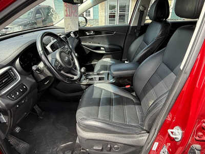 2016 Kia Sorento, $11676. Photo 8