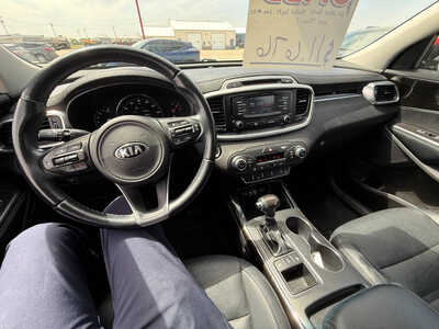 2016 Kia Sorento, $11676. Photo 9