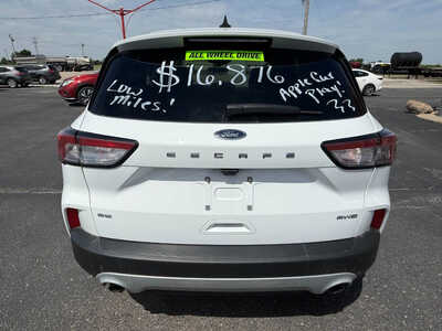 2022 Ford Escape, $16876. Photo 5