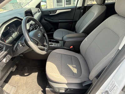 2022 Ford Escape, $16876. Photo 7