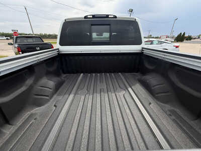 2018 Nissan Titan, $26676. Photo 10