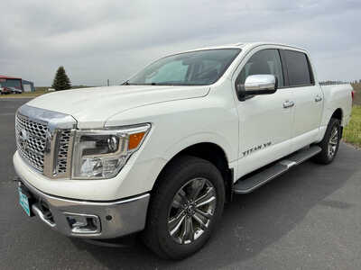 2018 Nissan Titan, $26676. Photo 2