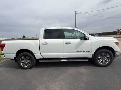 2018 Nissan Titan, $26676. Photo 4