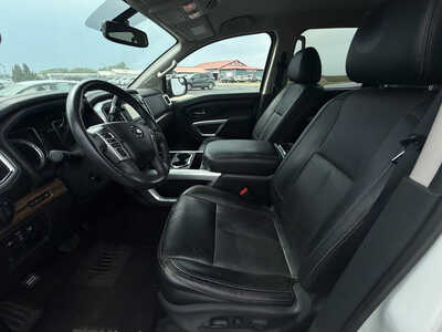 2018 Nissan Titan, $26676. Photo 7