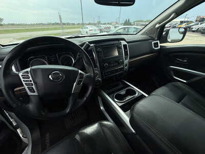 2018 Nissan Titan, $26676. Photo 9