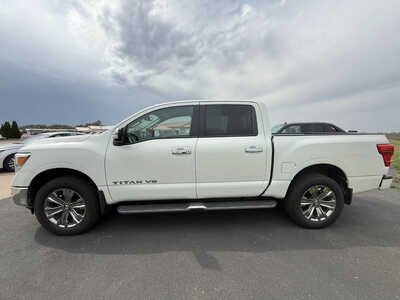 2018 Nissan Titan, $26676. Photo 1