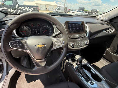 2025 Chevrolet Malibu, $16976. Photo 9