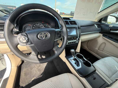 2014 Toyota Camry, $14676. Photo 10
