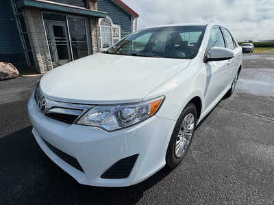 2014 Toyota Camry, $14676. Photo 2