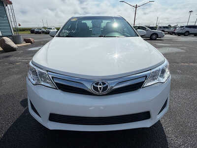 2014 Toyota Camry, $14676. Photo 3