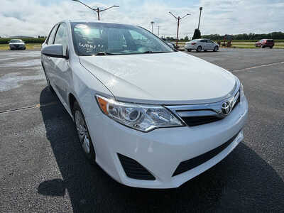 2014 Toyota Camry, $14676. Photo 4