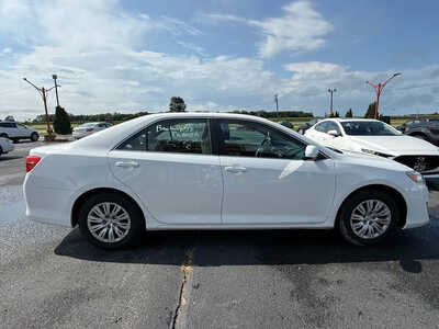 2014 Toyota Camry, $14676. Photo 5