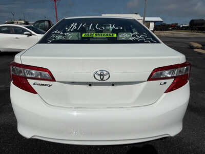 2014 Toyota Camry, $14676. Photo 6
