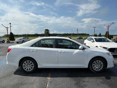 2014 Toyota Camry, $14676. Photo 7