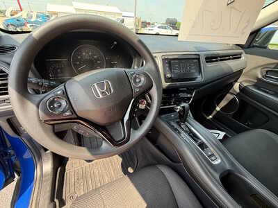 2022 Honda HR-V, $17676. Photo 8