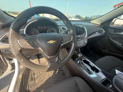 2019 Chevrolet Malibu, $12876. Photo 11