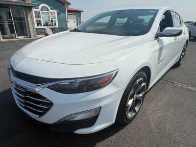 2019 Chevrolet Malibu, $12876. Photo 2