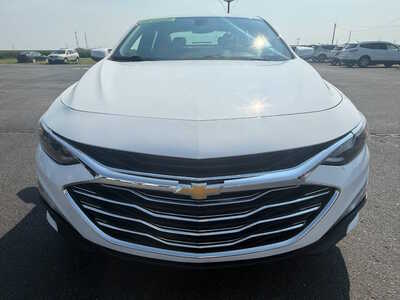 2019 Chevrolet Malibu, $12876. Photo 3