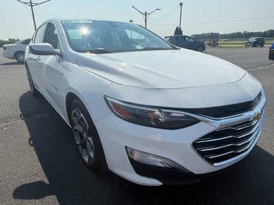 2019 Chevrolet Malibu, $12876. Photo 4