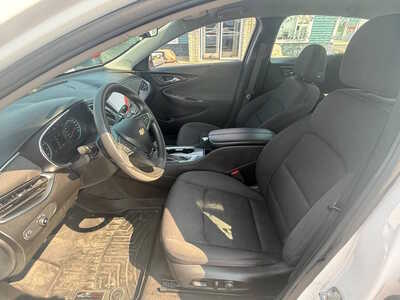 2019 Chevrolet Malibu, $12876. Photo 9
