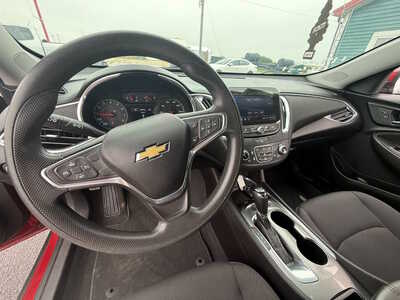 2019 Chevrolet Malibu, $13976. Photo 9