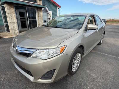 2014 Toyota Camry, $13876. Photo 2