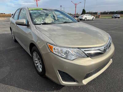 2014 Toyota Camry, $13876. Photo 3