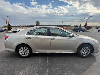 2014 Toyota Camry, $13876. Photo 4