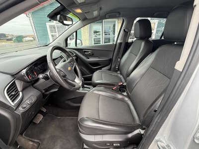 2022 Chevrolet Trax, $14676. Photo 8