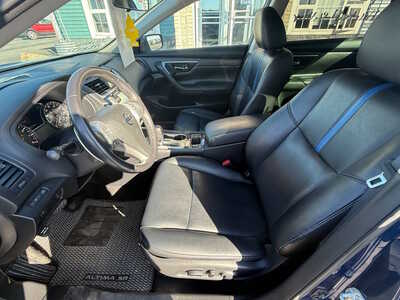 2018 Nissan Altima, $12976. Photo 7